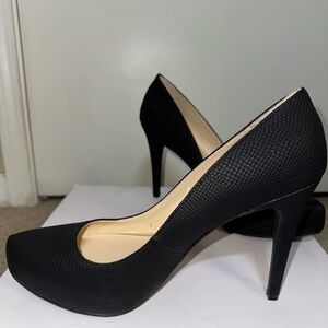 Jessica Simpson Parisah Snake Embossed
Platform Pumps